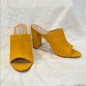 Steve Madden Goldenrod Peep Toe Mules